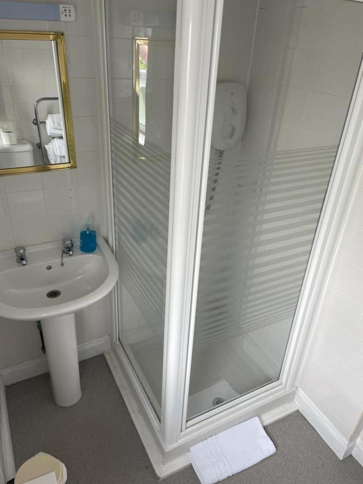 Oyo No 3 Hotel Bath Exterior photo