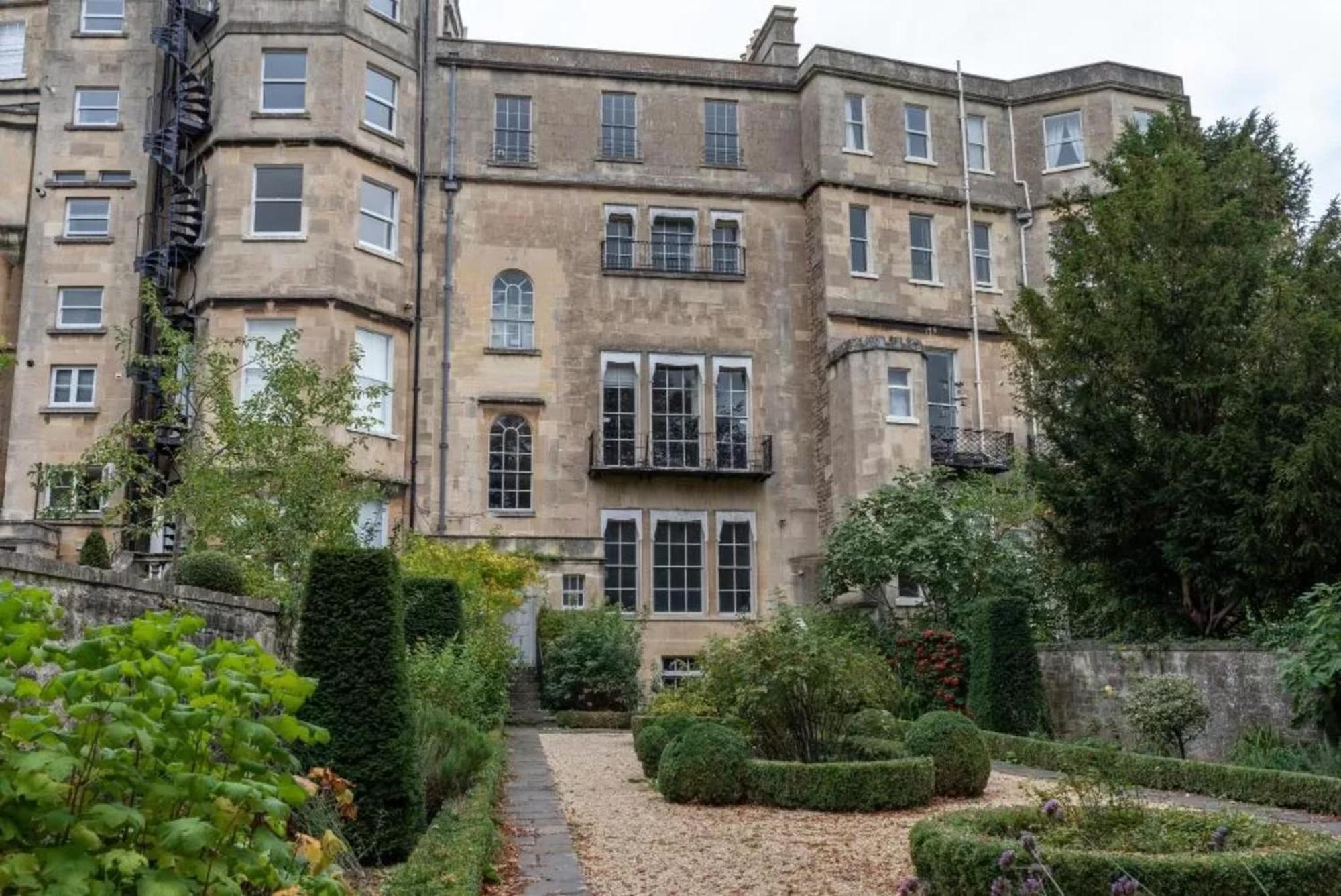 Oyo No 3 Hotel Bath Exterior photo